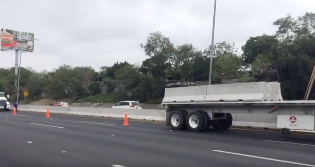 Instalación de barreras divisiorias tipo New Jersey