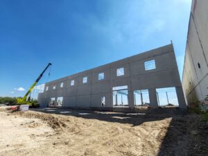 ¿Cuáles son algunas de las ventajas de los prefabricados en la construcción?